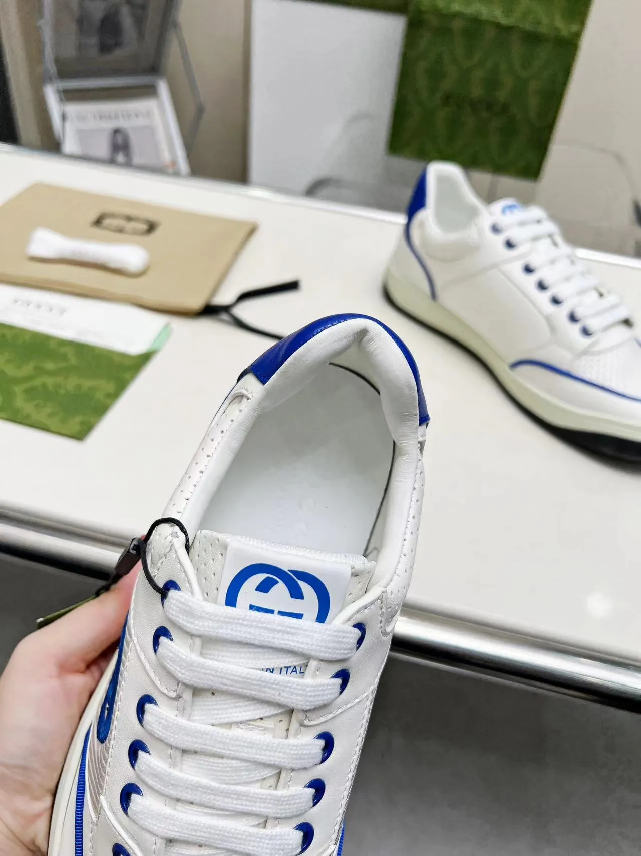 P620 💞💞Gucci G Home’s latest popular sports shoes, couple’s style, casual, retro white shoes 🌸🌸🌸 New popular series. The exquisite and compact interlocking double G logo romantically interprets the aesthetic concept of this series. Made of off-white leather, retro inspiration is cleverly blended into the sneaker design to reinterpret the brand logo. Exquisitely packaged at the delivery counter 🛍📦 ▪️Fabric: Original custom-made imported first-layer cowhide leather ▪️Lining: Original custom-made imported cowhide lining ▪️Outsole: Original molded two-color TPU outsole ▪️Size: Women's 35-40 / Men's 39-45